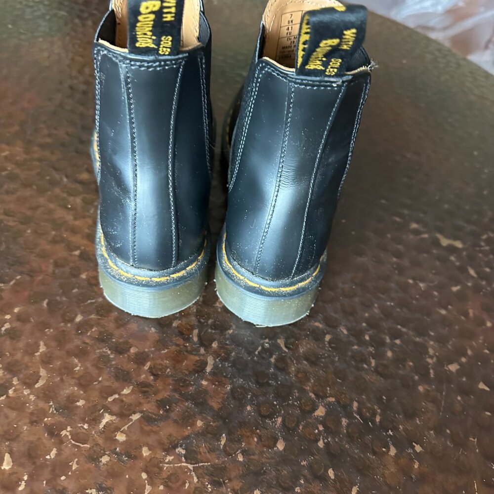 2976 Yellow Stitch Smooth Leather Chelsea Boots Size US ladies 9 - worn once - Picture 2 of 8